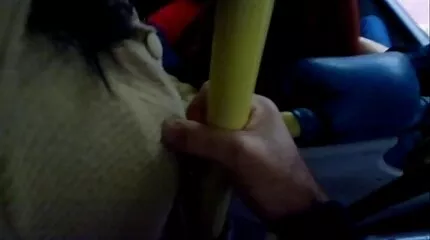 busty สีบลอนด์โกรธ fucks บนลึงค์ขนาดใหญ่ของชายมีหนวดเคราของเธอ ดู วีดีโอ โป๊