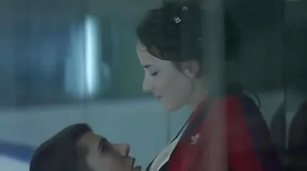 ผู้ชายเล่นในเพศทางทวารหนักของผู้หญิงเท่และ cums วีดีโอ หนัง โป๋