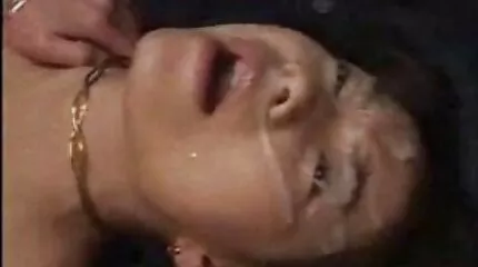 ครูที่มีประสบการณ์ระยำนักเรียนสาวในอพาร์ตเมนต์ คลิป วี ดี โป้